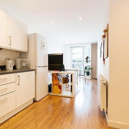 Lovely Room In Modern Apartment Londra Dış mekan fotoğraf